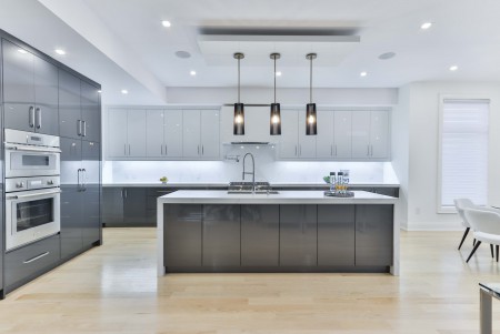 So sánh tủ bếp Acrylic và tủ bếp cánh kính: Lựa chọn nào...