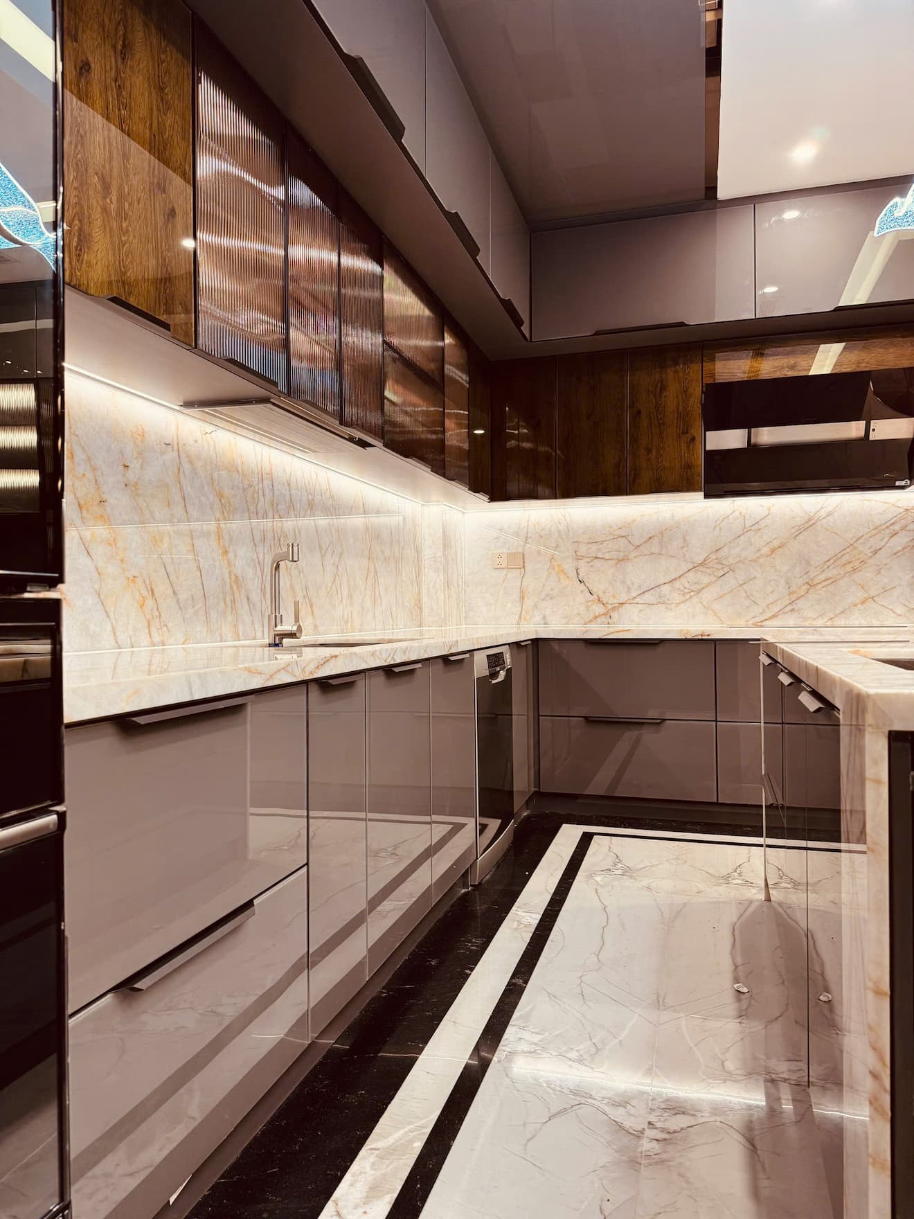 Tủ bếp Luxury
